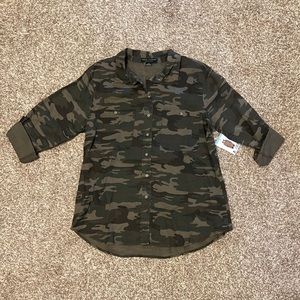 NWT Social Standard by Sanctuary Boyfriend Camo Button Down green large